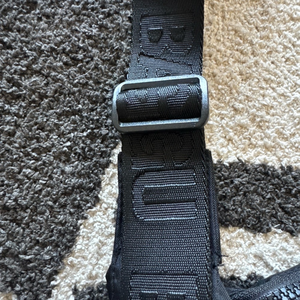 BAGGU Large Nylon Crescent Bag - Picture 11 of 11